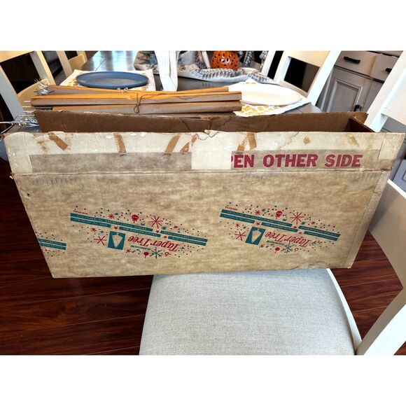 Vintage Alumium Taper Tree 6 1/2 feet tall, 61 branches original box & stand - Picture 1 of 5